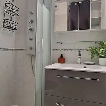 Appartement Superbe Avec Piscine, Ascenseur Et Accès Direct Sur Le Port Agde