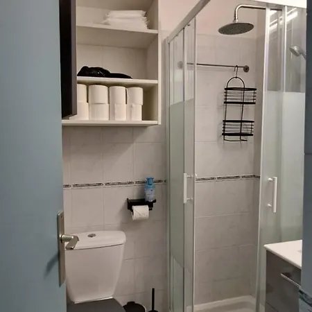 Superbe Avec Piscine, Ascenseur Et Acces Direct Sur Le Port شقة