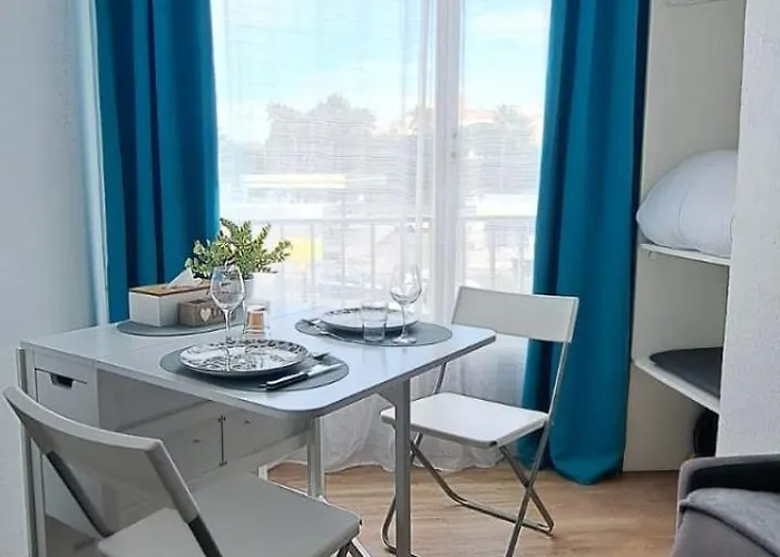 Superbe Avec Piscine, Ascenseur Et Acces Direct Sur Le Port *